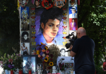 Из поместья певца Майкла Джексона в Лос-Анджелесе украли личные вещи артиста, сообщает TMZ