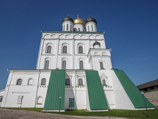 Золото, одетое в леса: Как будет проходить реконструкция Троицкого собора в Пскове