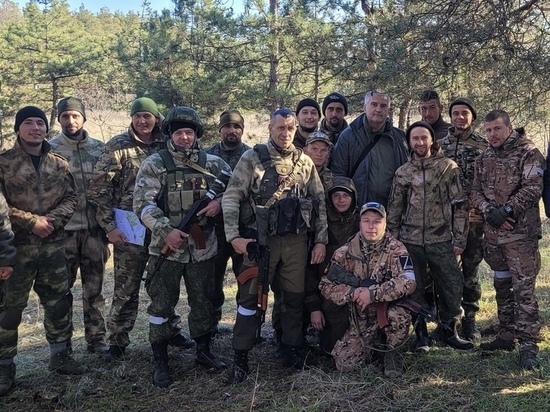 Аксенов встретился с крымскими бойцами в их зоне ответственности
