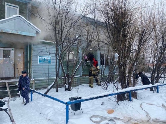 Два человека обратились в больницу после пожара в общежитии в Губкинском