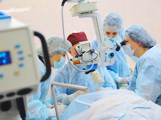 В областной больнице Тверской области освоили новую операцию на роговице
