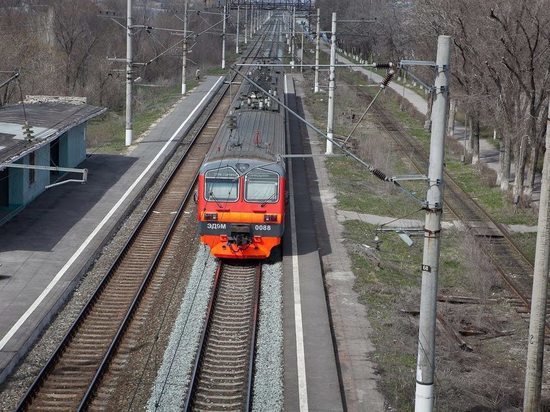 На переезде в Волгограде локомотив столкнулся с иномаркой