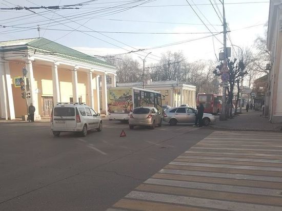 На улице Ленина в Рязани произошло ДТП с участием легковушек
