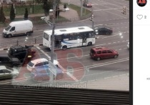 В Белгороде по проспекту Богдана Хмельницкого 9 ноября столкнулись две иномарки и автобус ПАЗ