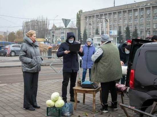 В Липецке во время рейда на Центральном рынке оштрафовали трёх продавцов-нелегалов