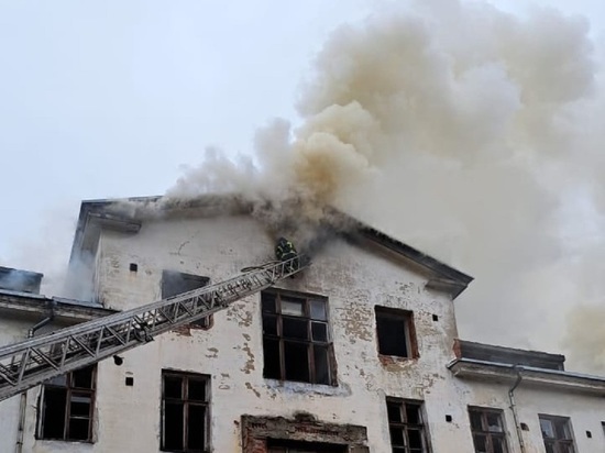 В городе Карелии подожгли уникальное историческое здание бывшего санатория