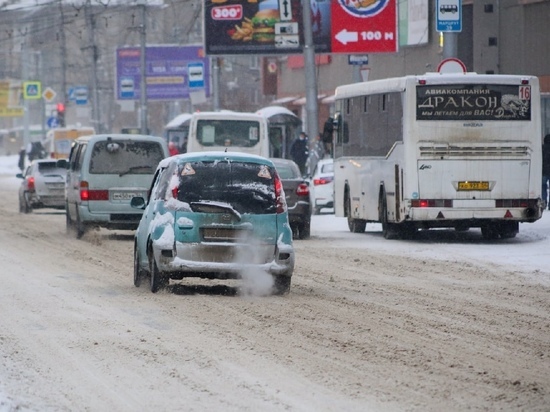 В Новосибирске снегопад спровоцировал пробки в 8 баллов утром 11 ноября