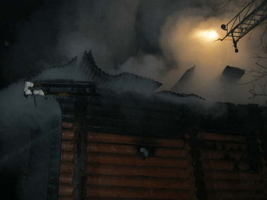 Поздно вечером в Ивановской области в очередной раз загорелась баня