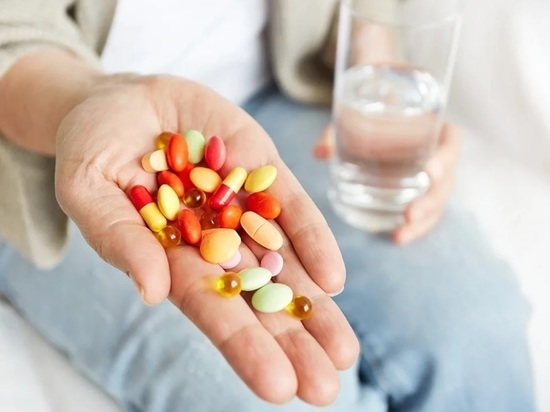 Эксперт рассказал можно ли принимать витамины без назначения врача