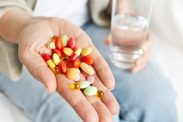 Эксперт рассказал можно ли принимать витамины без назначения врача - МК  Кострома