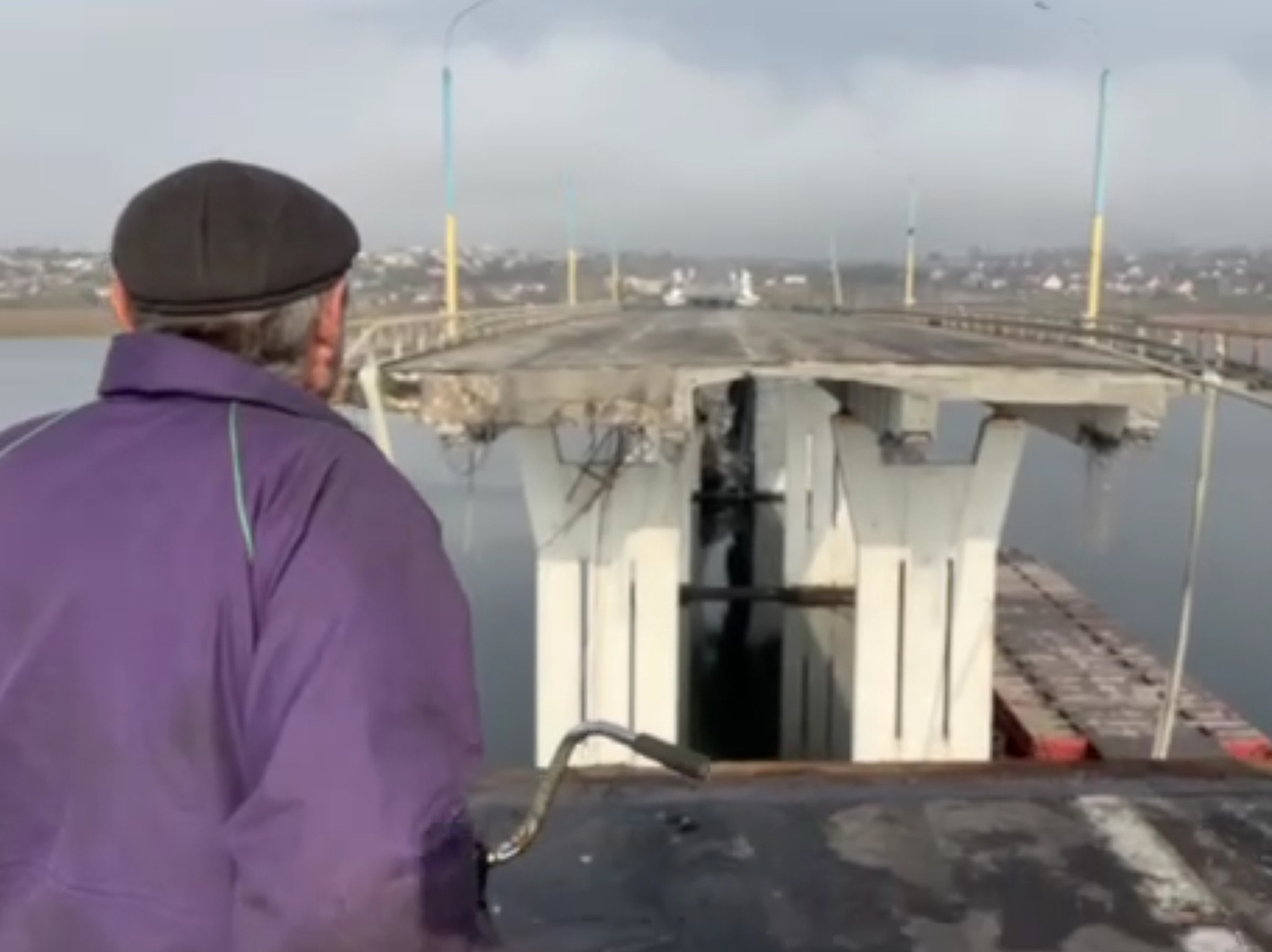 Россия взорвала Антоновский мост: драматичные кадры из Херсона