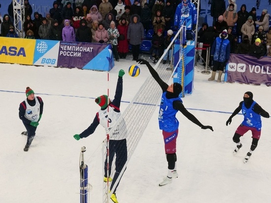 Ямальцы проиграли и победили в первых играх чемпионата РФ по снежному волейболу