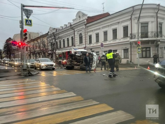 Водитель и пациент скорой помощи пострадали в ДТП с иномаркой в Казани