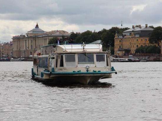 Реки и каналы Петербурга закроют для судов с 15 ноября