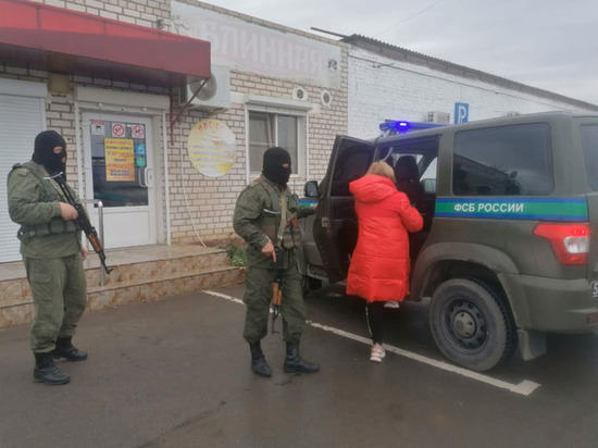 Астраханок, незаконно помогавшим иностранцам, задержала ФСБ