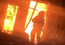 В Калуге сгорело заброшенное здание на Кутузова