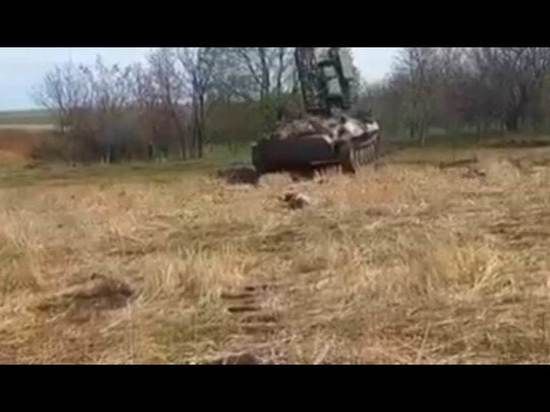 Украинский военный случайно заснял попадание российского беспилотника в свою бронемашину