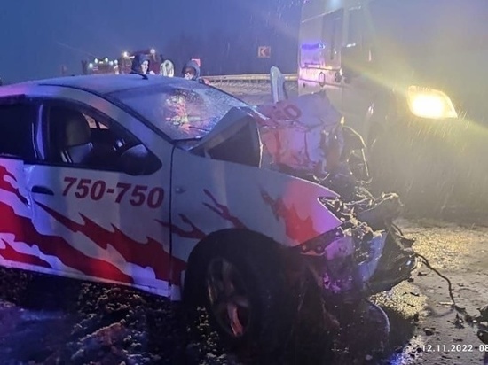 В смертельном ДТП в Кольском участвовал автомобиль такси