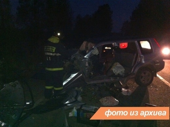 Помощь сотрудников МЧС потребовалась после ночного ДТП на «Нарве» у деревни Касково