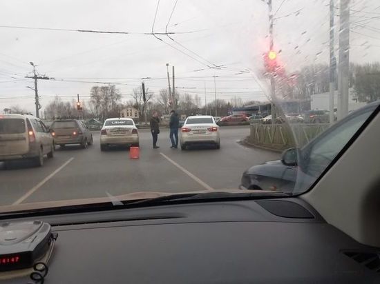 Таксист попал в ДТП возле автовокзала на в Рязани