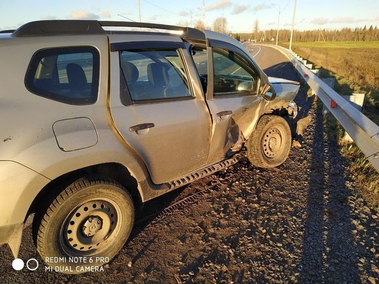 Два человека пострадали при столкновении Lada и Renault около поселка Плодовое