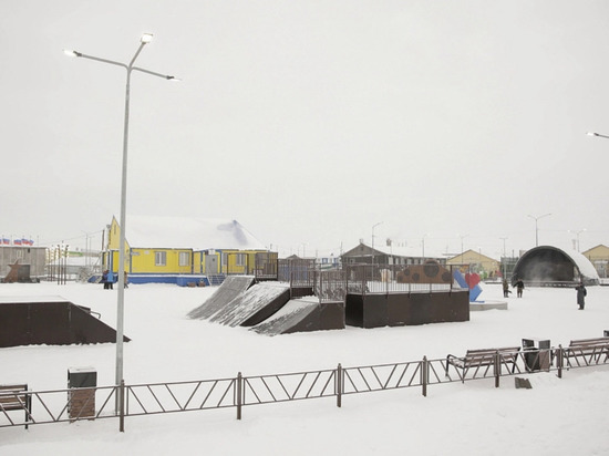 Сцена и скейт-парк: в Антипаюте благоустроили площадь у дома культуры
