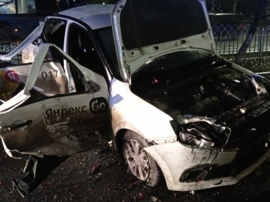 В Челнах такси в ДТП превратилось в груду металла: пострадал водитель