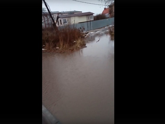 Поселок в Копейске после дождя сравнивают с Венецией