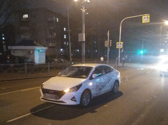 В Калининграде на улице Гагарина пешеход решил перебежать на красный и попал под колеса