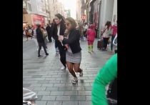 На сайте Oda TV появилась фотография, на которой изображена женщина, которая по одной версий, рассматриваемых турецкими правоохранителями, могла оставить сумку с бомбой на улице Истикляль в Стамбуле