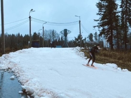 Лыжную трассу со снегом организовали в Ижевске
