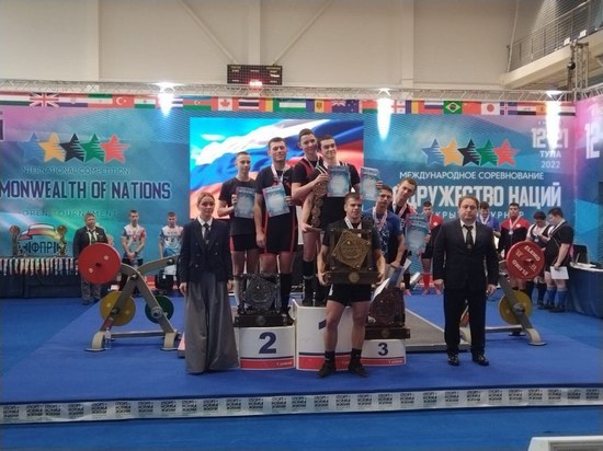 Кузбассовцы стали призерами уже в первые дни международных соревнований по пауэрлифтингу