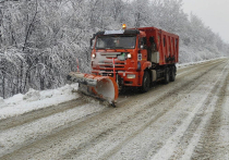 Как сообщили в региональном министерстве транспорта и дорожного хозяйства, дорожные службы продолжают работу на дорогах Приморья