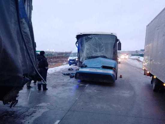 В ДТП с автобусом пострадали 10 человек под Новосибирском