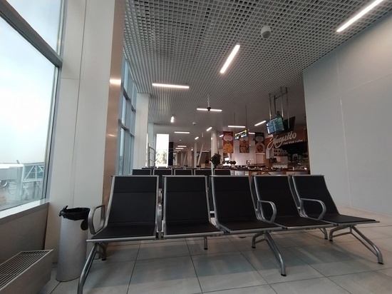 Массовая задержка рейсов анонсируется электронным табло омского аэропорта