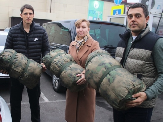 Краснодарские депутаты передали 25 спальных мешков мобилизованным гражданам