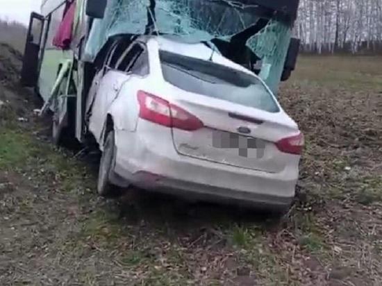 Три человека погибли и двое пострадали в ДТП с автобусом в Рязанской области