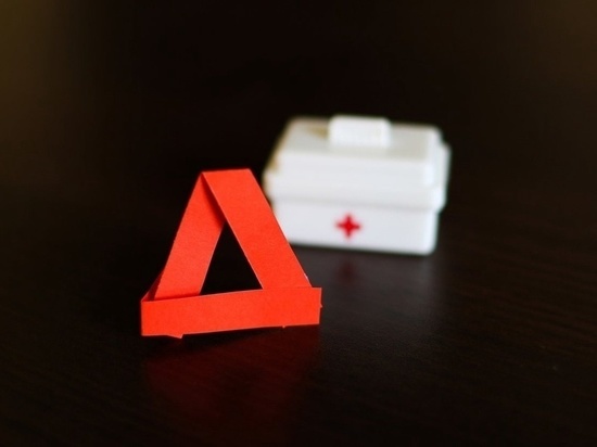 Водитель иномарки протаранил жилое здание в Петрозаводске и скрылся