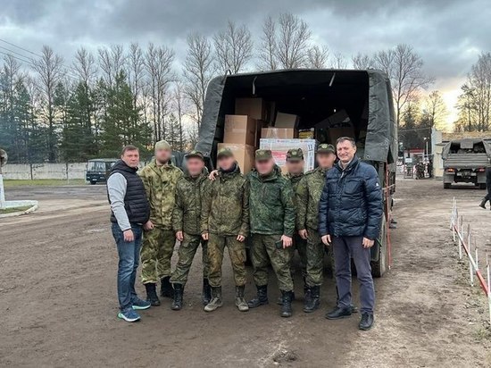 Жители Ломоносовского района собрали гуманитарную помощь для мобилизованных в Луге