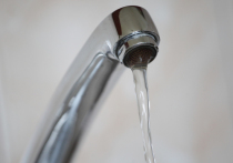 Вода, поступающая в дома жителей Териберки, признана непригодной для питья и бытового использования. 