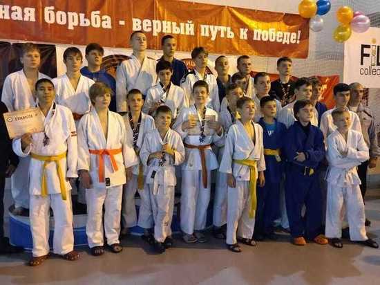 Псковские дзюдоисты привезли медали с межрегиональных соревнований