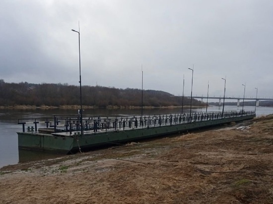 В Калуге с приближением холодов решили убрать понтонный мост