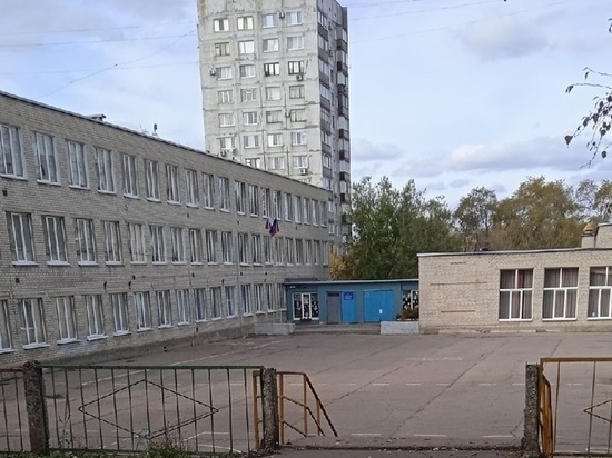 В ДНР продолжается работа по установкам тревожных кнопок в школах