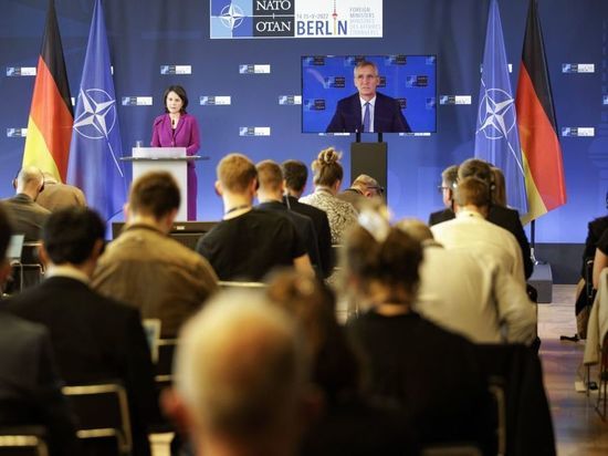 Столтенберг призвал союзников по НАТО не недооценивать Россию