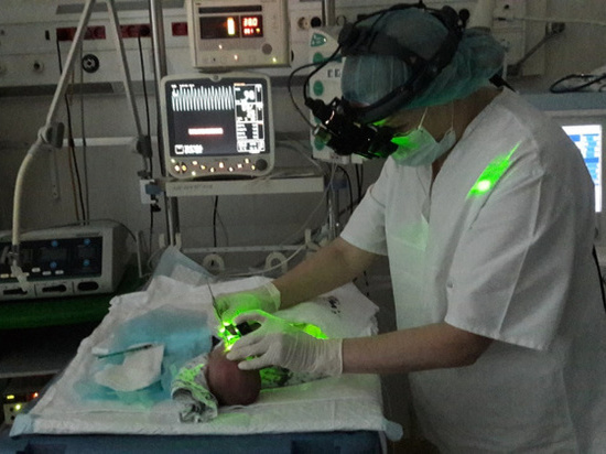 В Сургуте врачи спасают недоношенных детей от слепоты