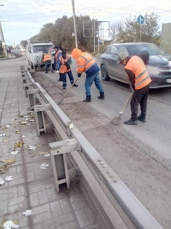  В Астрахани наводят «марафет» на городских мостах