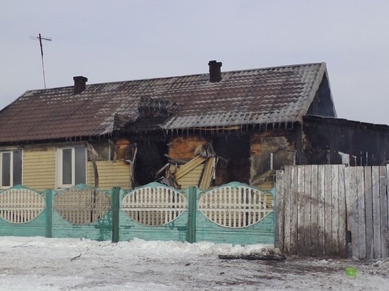 В Туве в пожаре погибла женщина и пострадала ее дочь