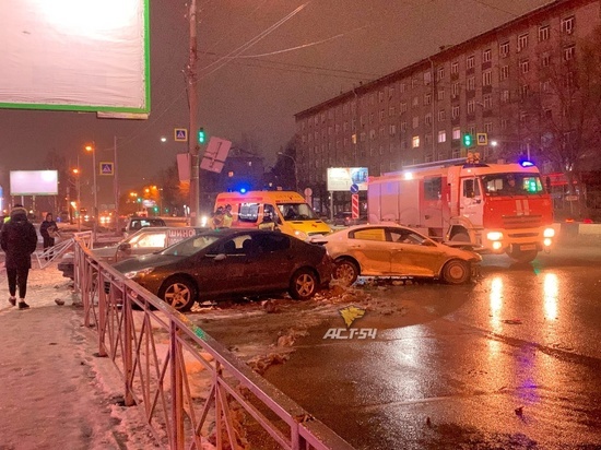 Массовое ДТП произошло около ТЦ «Горский» в Новосибирске