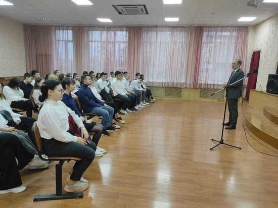 В Астрахани депутаты продолжают «Разговоры о важном»