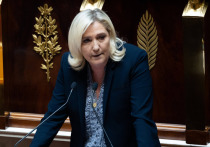 Лидер фракции крайне правой партии "Национальное объединение" в парламенте Франции Марин Ле Пен в эфире радиостанции France Inter заявила о том, что мысль о прекращении российско-украинского конфликта из-за продвижения ВСУ на фронте наивна